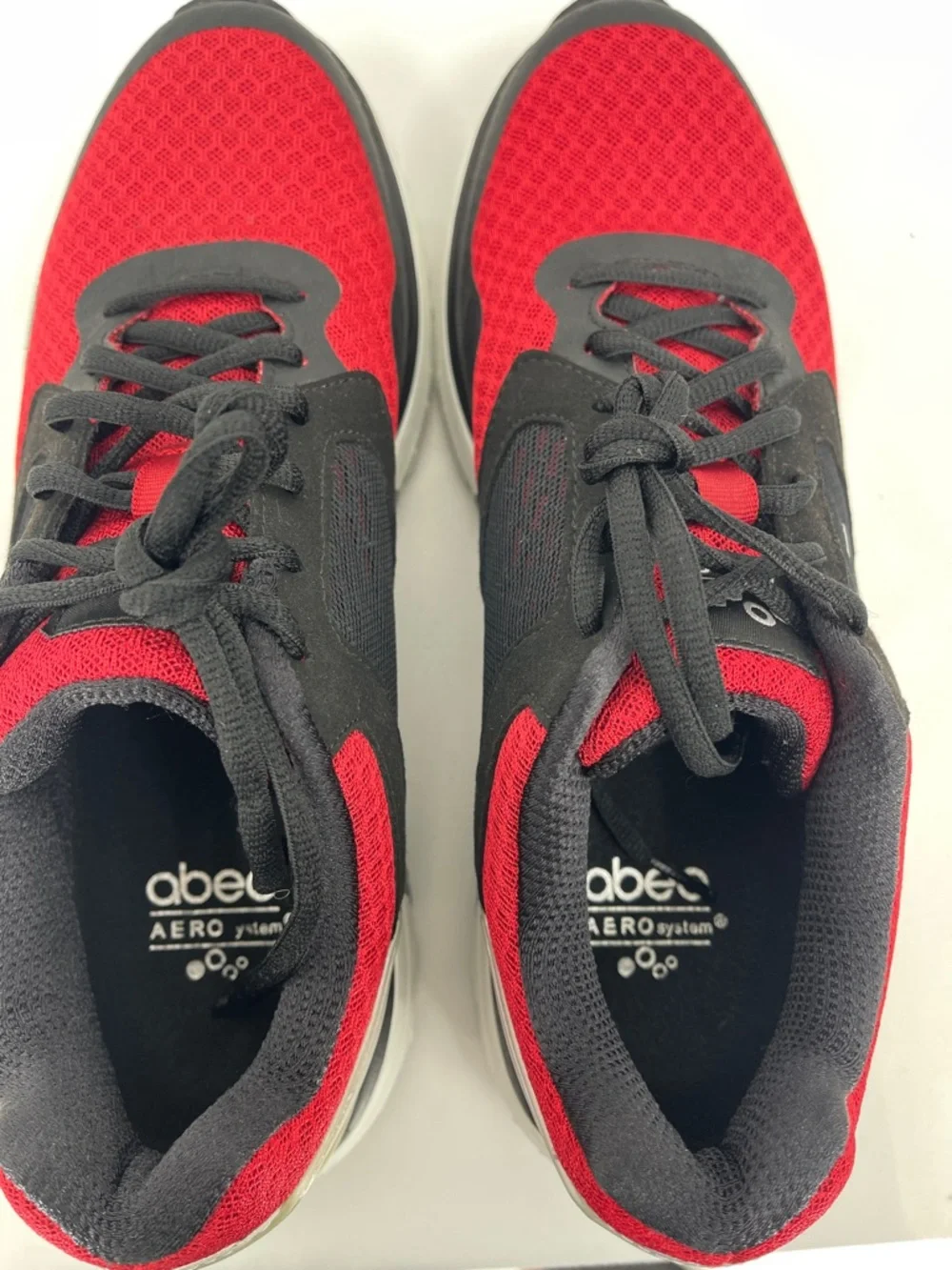 ABEO REGAL  Vibram Men's Red and Black Athletic Sneaker SIZE 9M LIKE NEW